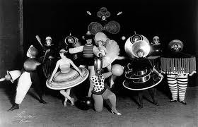Triadic-Ballet.-Dance-of-forms-Oskar-Schlemmer-Werner-Siedhoff-Walter-Kaminsky.Costumes-Kazimir-Malevich