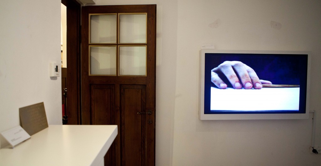 דפנה שלום שירת הים, מיצב וידאו וסאונד חד ערוצי 3:18 , Dafna Shalom Song of the Sea (Shirat Hayam), single channel sound + video 3:18, 2004