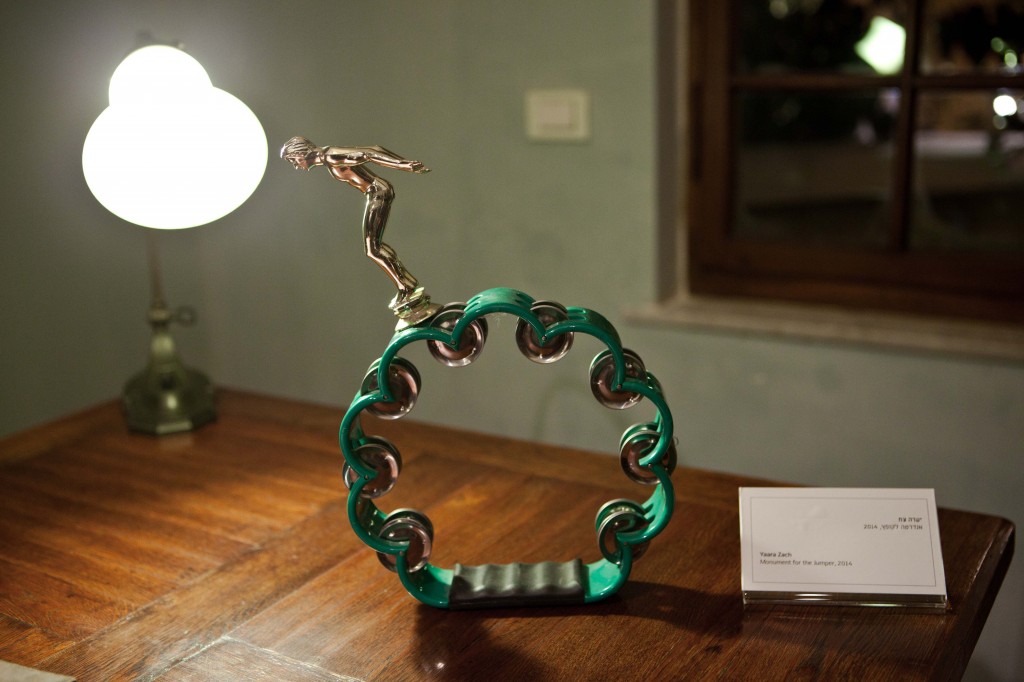 יערה צח אנדרטה לקופץ Yaara Zach Monument for the Jumper, 2014