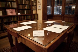 דפנה שלום כתבי לילה - ברייל-ביאליק אמירה הס Dafna Shalom Night Writings (Braille-Bialik, Amira Hess), 2014