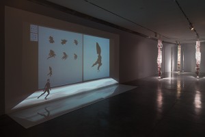 וידיאו המתעדת מחול של להקת מארי שווינאר משנת 2000 שנעשה לפי ספר כוריאוגרפיה של אנרי מישו משנת 1951.