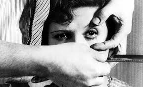 Un Chien Andalou is a 1929 Luis Buñuel and Salvador Dalí.